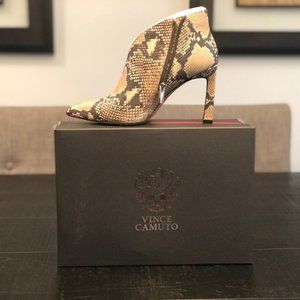 Ankle Bootie. Snake Pattern